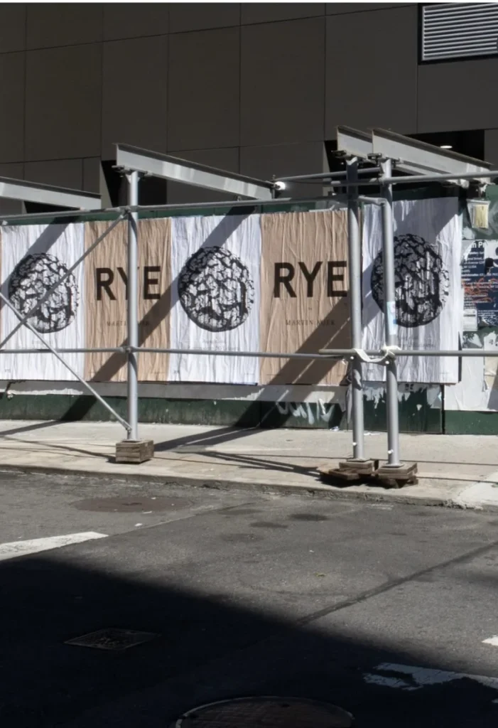 Qu'est-ce qui mérite le déplacement ? 3 affiches rue