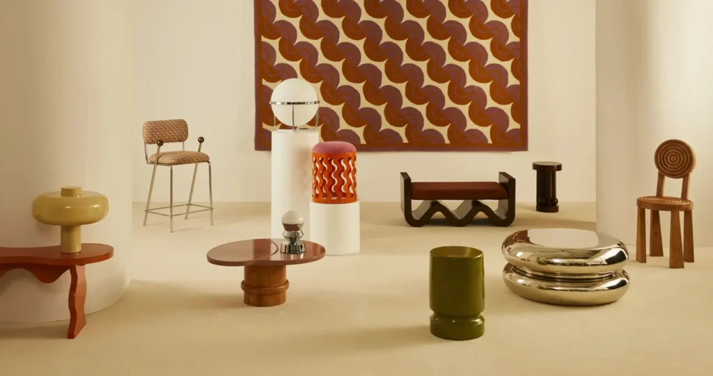 Pourquoi Revenir ? 2 Collection Hall Haus x Monoprix, mobilier chromé et coloré.